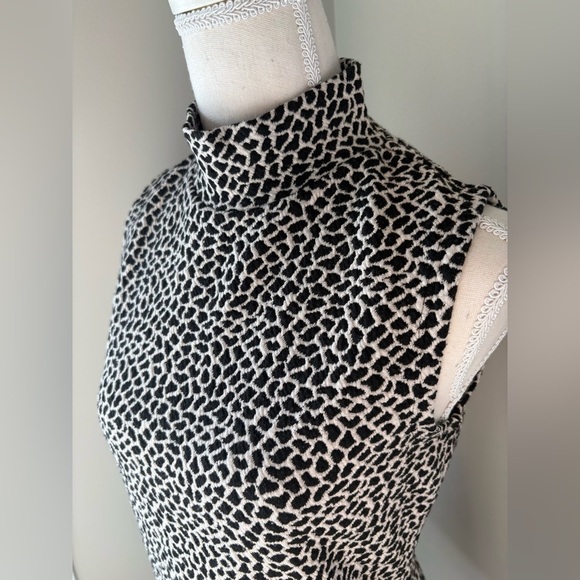 Reitmans Giraffe Print Sleeveless Turtleneck Blouse S - Picture 6 of 11